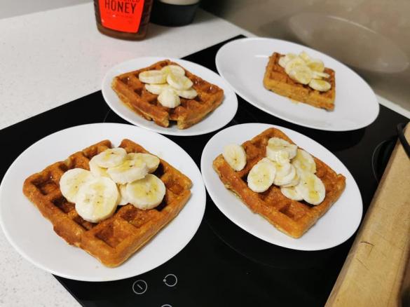THERMOMUMMA FLOURLESS BANANA AND OAT WAFFLES