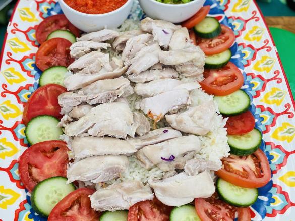 Hainanese Chicken rice with red and green sauce!