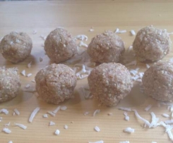 Raw coconut-almond Macaroons