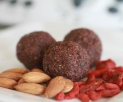 Raw Cacao bean & Goji berry treat balls