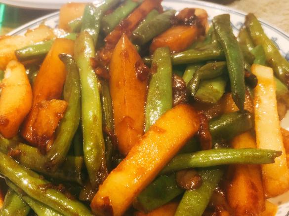 Stirfry greeg beans with potato