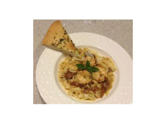 Fettuccine with Prawns, cream and sundried tomatoes