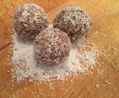 Lunchbox Friendly Apricot and Coconut Balls