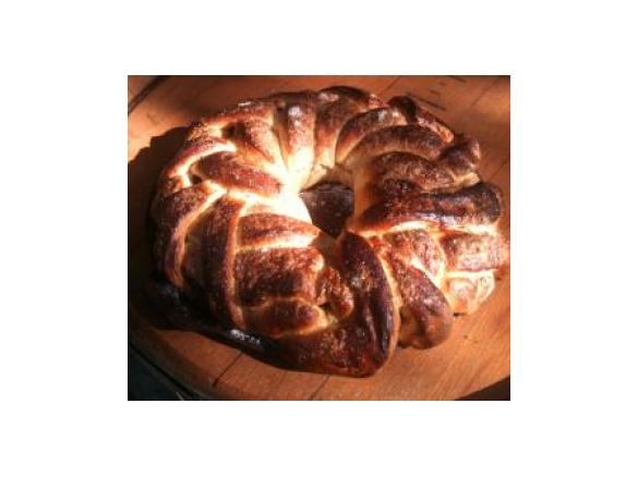 CRANBERRY AND CHERRY BRIOCHE WREATH