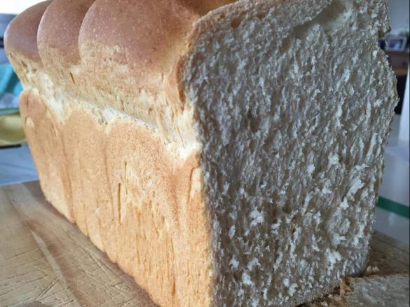 Soft & fluffy (wheat-free) spelt bread