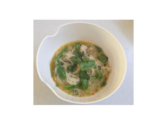 Lemon Grass & Chilli Soup with Vermicelli Noodles and Chicken