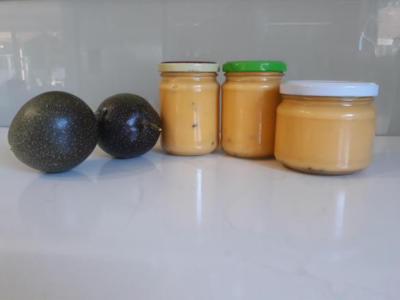 Variation Passionfruit Curd