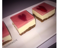 STRAWBERRY JELLY CHEESECAKE