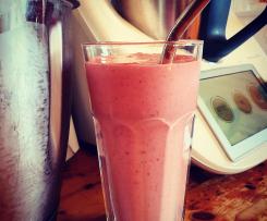 Berry, banana breakfast smoothie