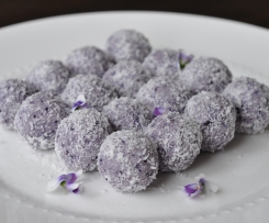 LCHF Blueberry Cheesecake Bliss Balls