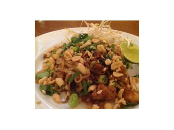 Stir fry Rice Noodles with Chicken and Prawns