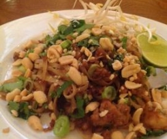 Stir fry Rice Noodles with Chicken and Prawns