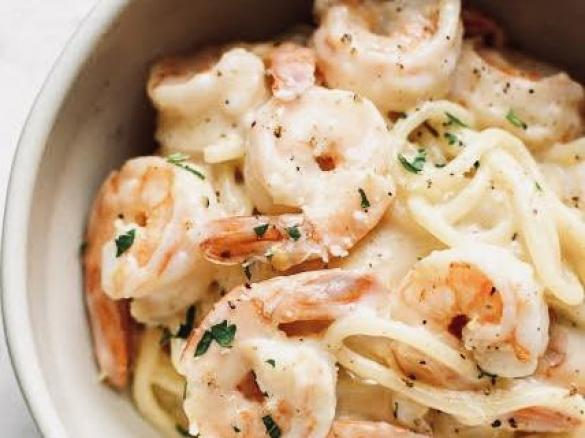 Creamy Garlic Prawn Spaghetti