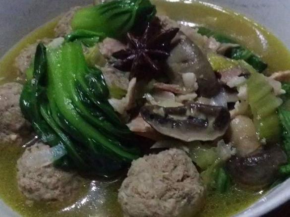 Low carb Asian meatball soup