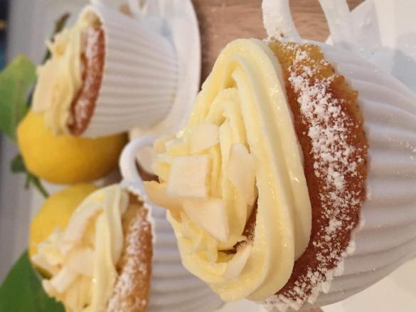 LEMON CURD CUP CAKES