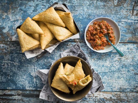 Samosa with fresh tomato chutney