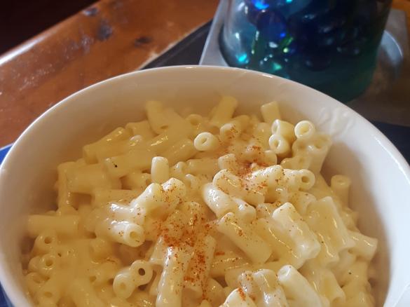 Cheesy macaroni