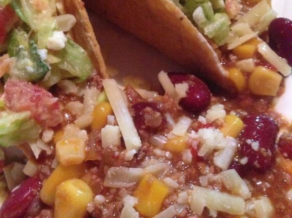 Chilli and salad for tacos