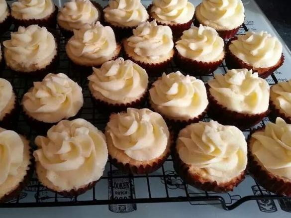Awesome white chocolate mud cupcakes