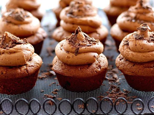 CHOCOLATE CUPCAKES WITH CHOCOLATE BUTTERCREAM GLUTEN FREE