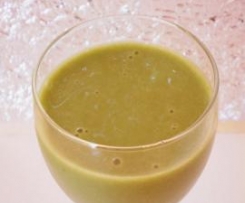 Creamy apple spinach and soy smoothie