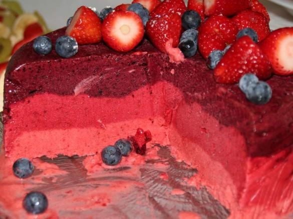 Layered Berry Fruity Dream Cake