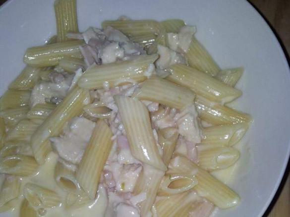 seriously creamy chicken and bacon fettucine