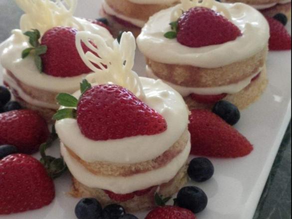Mini Strawberry and Cream Layer Cakes
