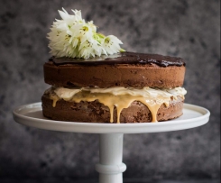 Gluten Free CHOCOLATE SPONGE CAKE WITH DULCE DE LECHE 