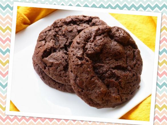 Gluten free chocolate almond chunk cookies