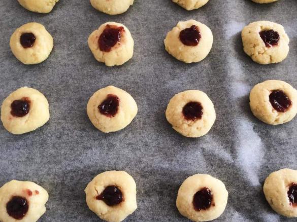 Granma's yummy jam drops