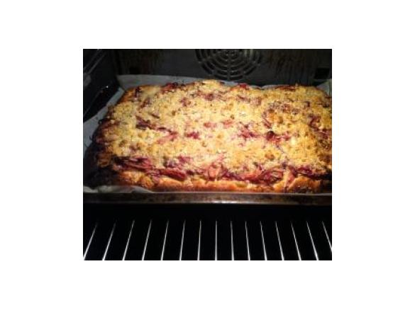 Rhubarb Crumble Kuchen