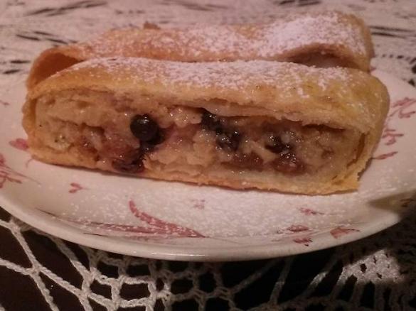 Apple strudel (with vegan options)