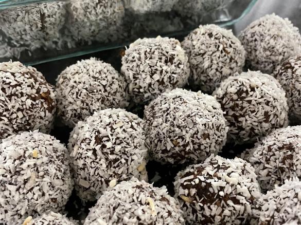 Choc nutty bliss balls
