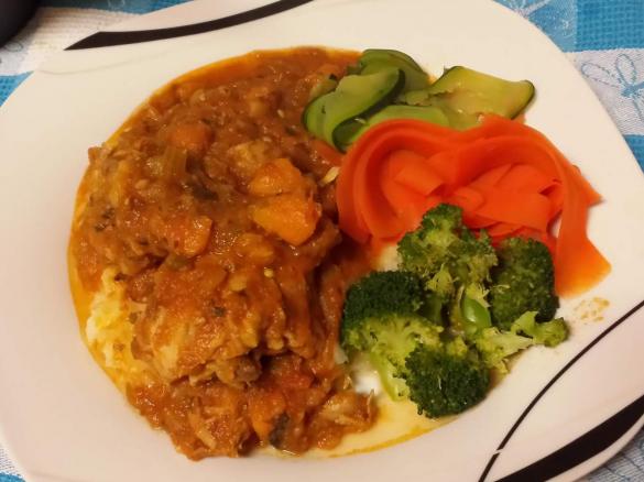 HUNTERS CHICKEN & PUMPKIN CACCIATORE,with steamed veg