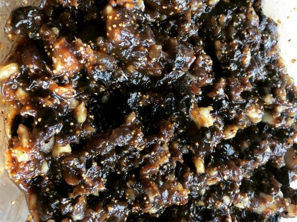 Dark chocolate, fig & ginger Christmas fruit mince.