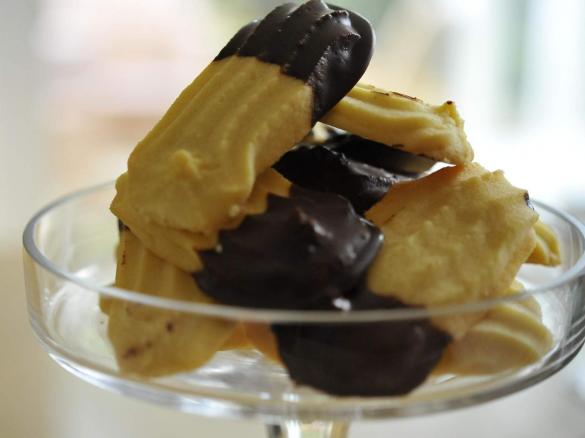 Chocolate Dipped Shortbread Dreams