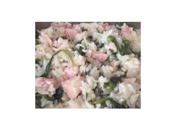 Chicken, bacon, pea and spinach risotto (dairy free)