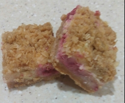 Easy Raspberry and White Chocolate Crumble Cheesecake Slice