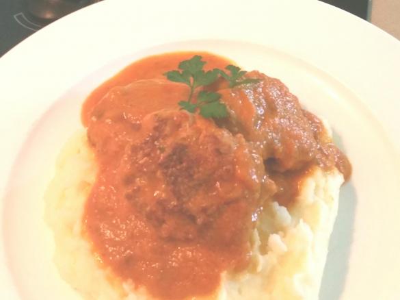 Garlic Chicken Balls in Tomato Sauce