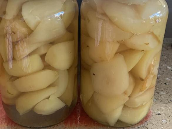 Preserved Pears