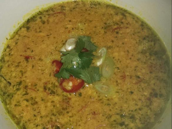 Spicy Laksa Soup with Chicken and Prawn