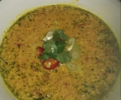 Spicy Laksa Soup with Chicken and Prawn