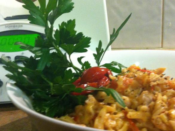 One Pot Chicken & Sundried Tomato Fettucine