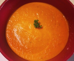 Roasted capsicum and tomato soup