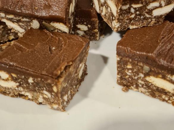 Chocolate Fudge Slice (No Bake)