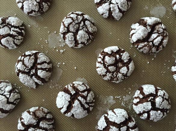 Chocolate crinkle cookies