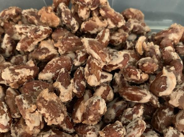 Vanilla and cinnamon candied almonds