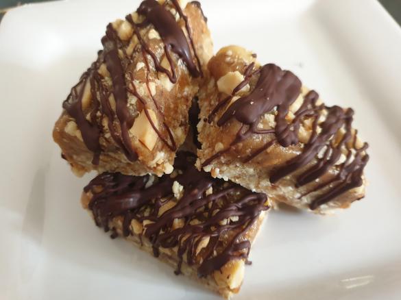 Raw Caramel Nut Slice