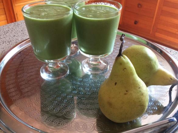 Ginger, Spinach and Almond Green Smoothie